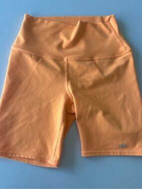 Alo Yoga bike shorts XS